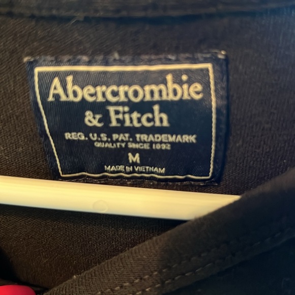 Abercrombie & Fitch T-shirt black size Medium - Picture 3 of 3